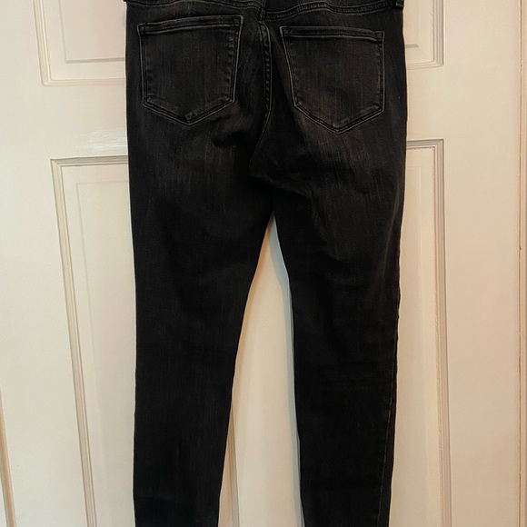 Old Navy distressed skinny jeans. Black size 4 - Picture 6 of 6